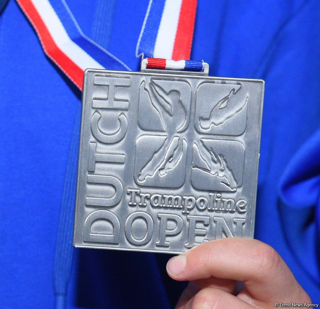 Avropa çempionatında qızıl və gümüş medallar qazanan gimnastlarımız Vətənə dönüblər (FOTO)