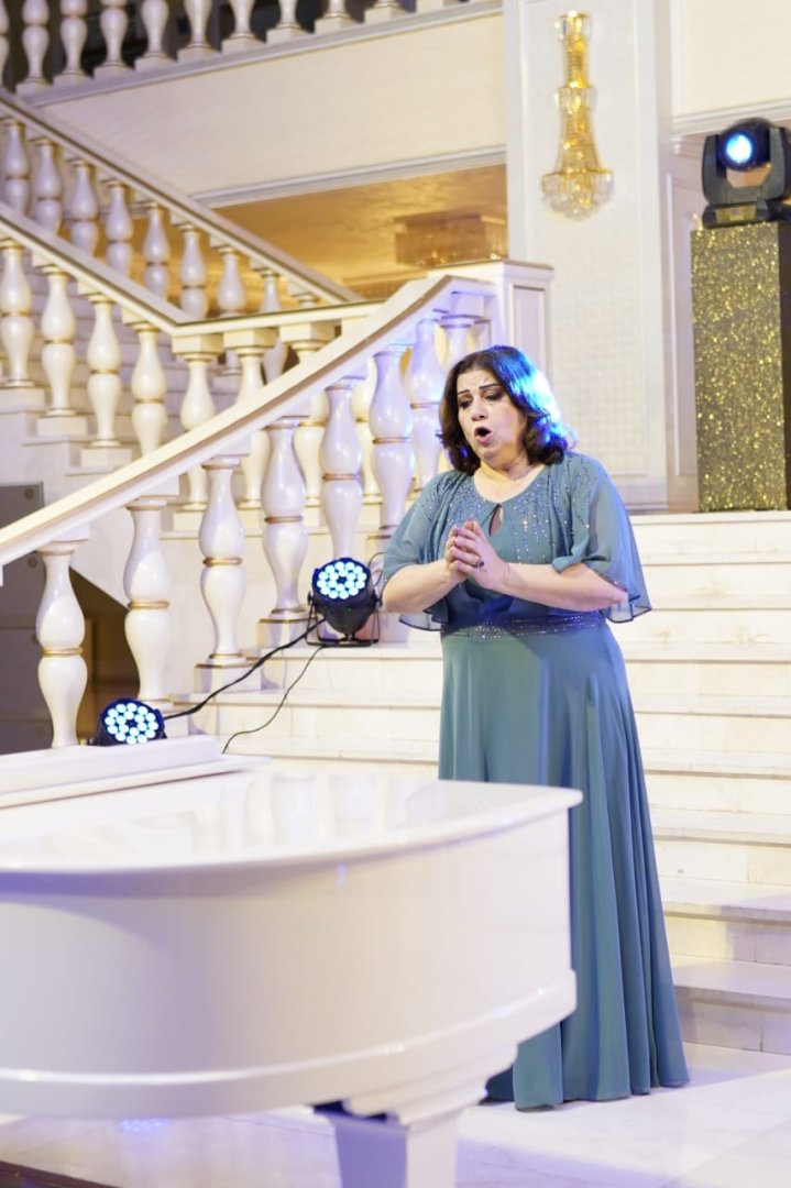 Gəncə Dövlət Filarmoniyasında klassik gecə təqdim olunub (FOTO)