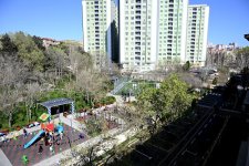 Heydər Əliyev Fondunun vitse-prezidenti Leyla Əliyevanın iştirakı ilə növbəti abad həyətlər sakinlərin istifadəsinə verilib (FOTO)
