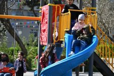 Heydər Əliyev Fondunun vitse-prezidenti Leyla Əliyevanın iştirakı ilə növbəti abad həyətlər sakinlərin istifadəsinə verilib (FOTO)