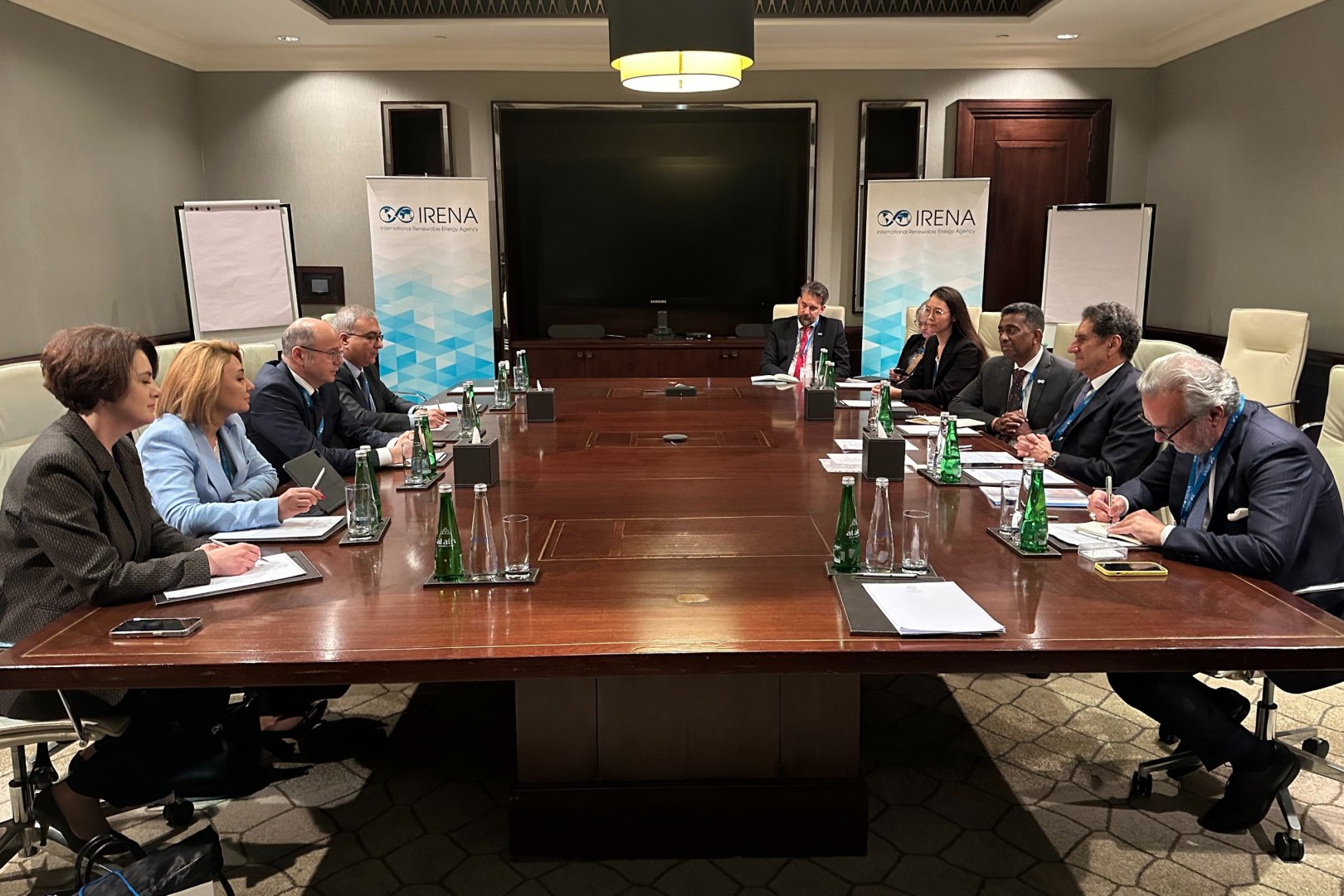 Energetika nazirinin Əbu-Dabidə IRENA-nın baş direktoru ilə görüşü olub