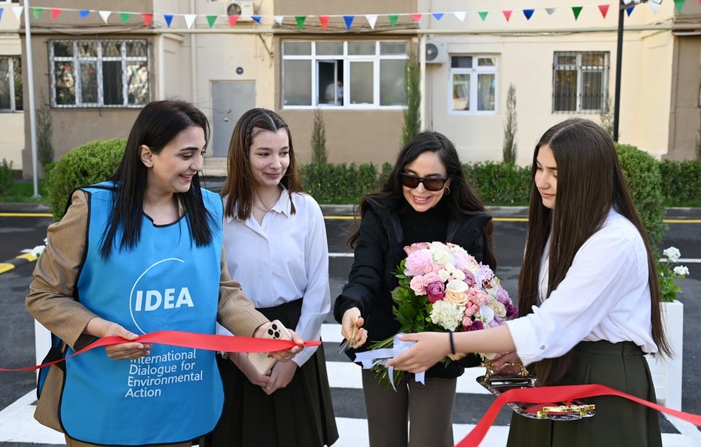 Heydər Əliyev Fondunun vitse-prezidenti Leyla Əliyevanın iştirakı ilə növbəti abad həyətlər sakinlərin istifadəsinə verilib (FOTO)