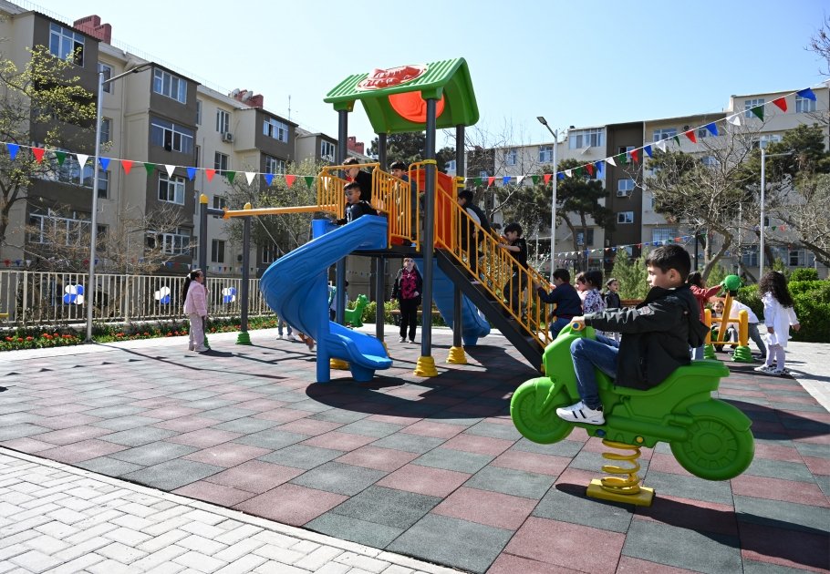 Heydər Əliyev Fondunun vitse-prezidenti Leyla Əliyevanın iştirakı ilə növbəti abad həyətlər sakinlərin istifadəsinə verilib (FOTO)