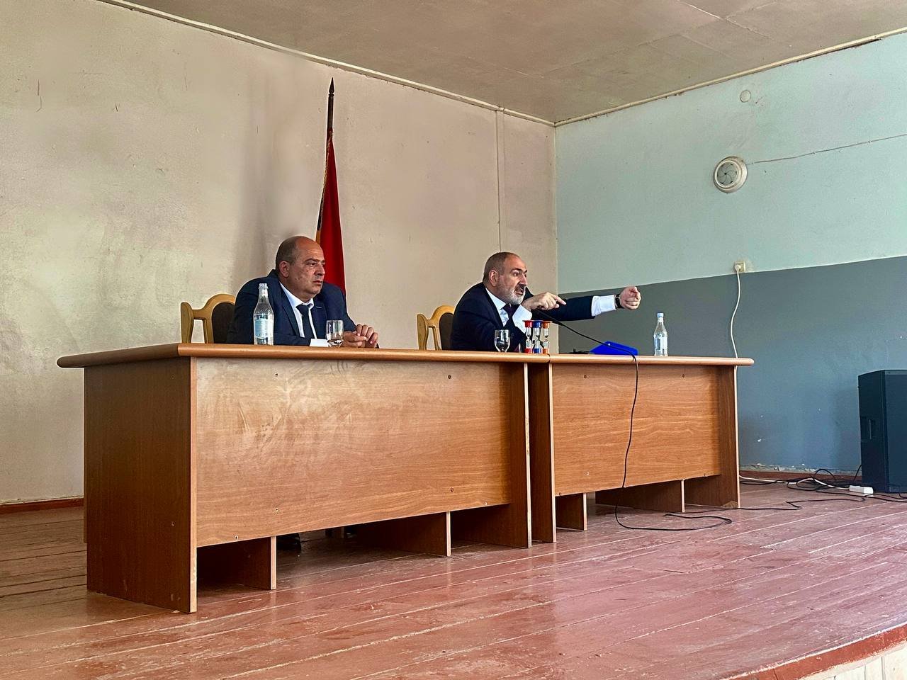 Paşinyan Qazaxla sərhədə gəlib