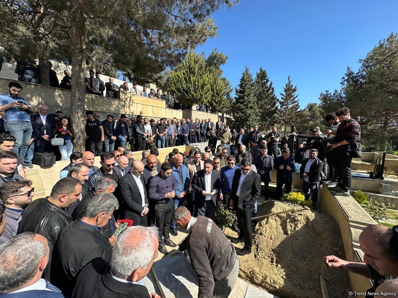 Hadı Rəcəbli dəfn olunub (FOTO)