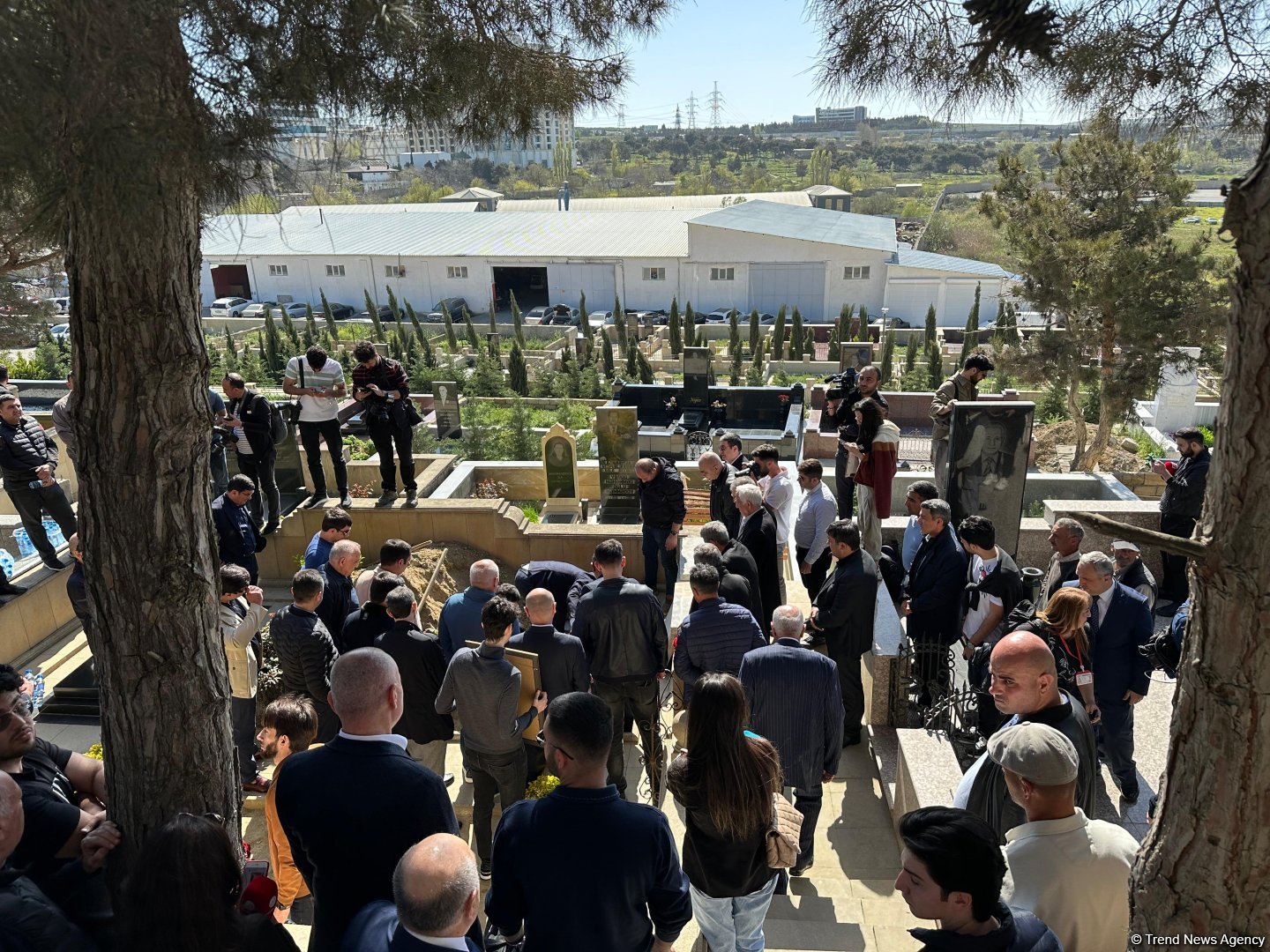 Hadı Rəcəbli dəfn olunub (FOTO)