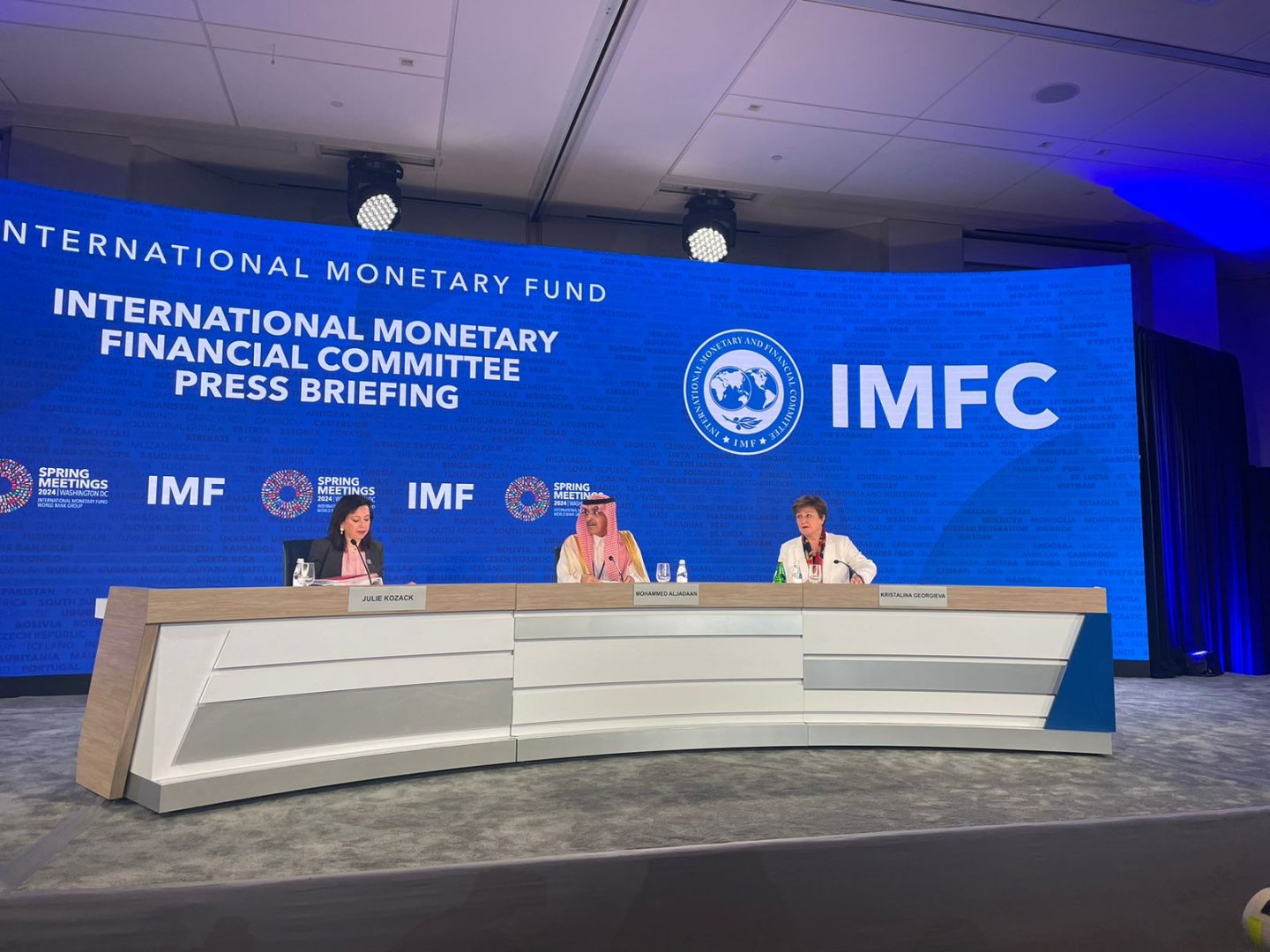 Dünya iqtisadiyyatı çox "yüngül eniş"ə yaxınlaşır - IMFC sədri