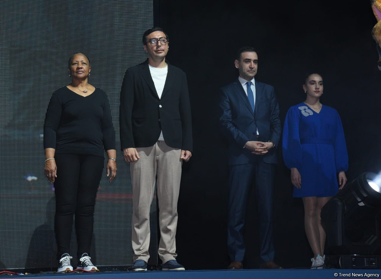 Bədii gimnastika üzrə Dünya Kubokunun qalibləri mükafatlandırılıb (FOTO)