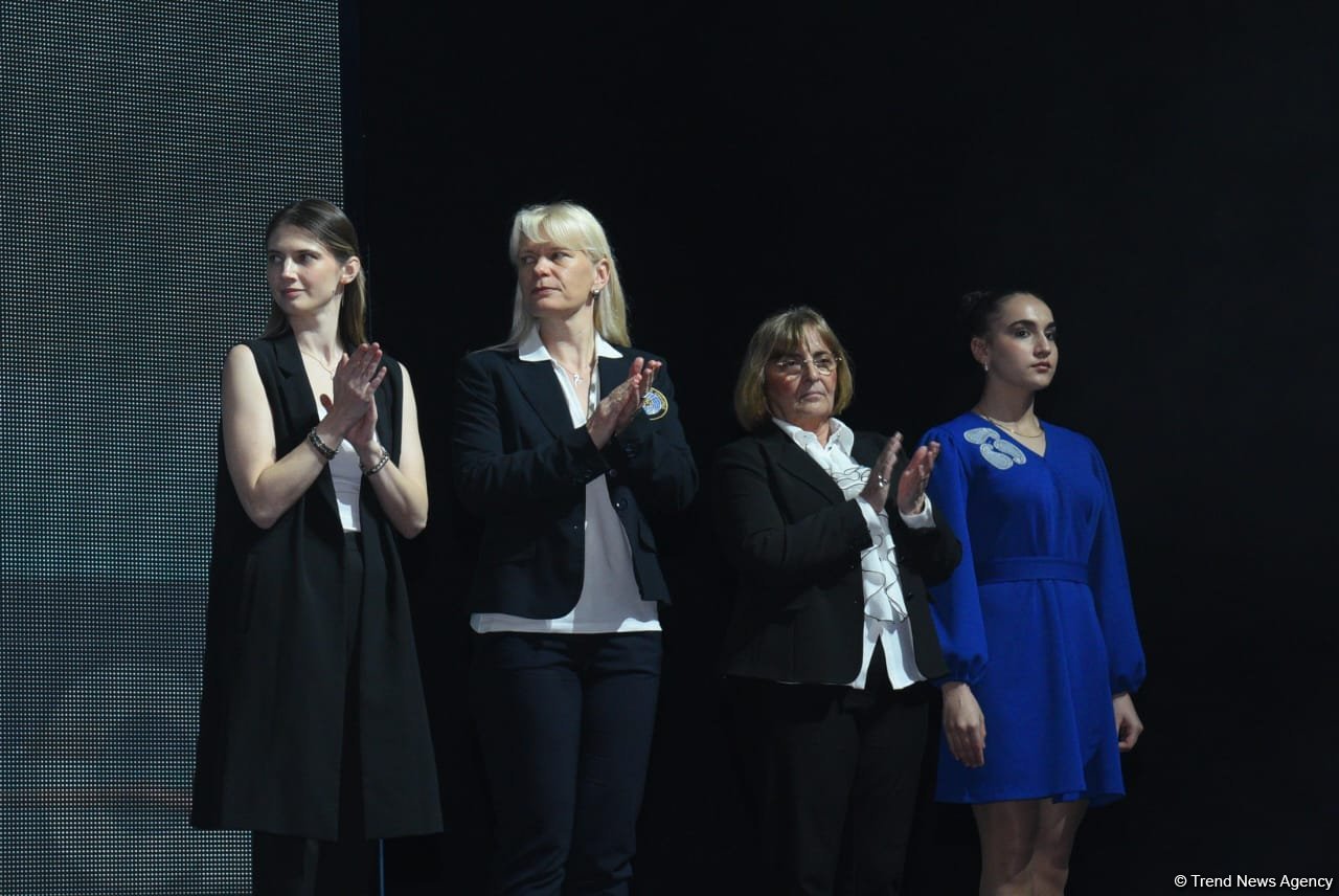 Bədii gimnastika üzrə Dünya Kubokunun qalibləri mükafatlandırılıb (FOTO)