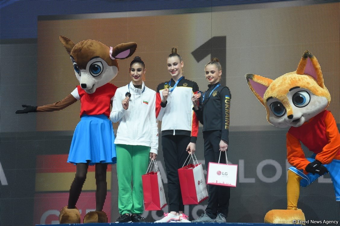 Bədii gimnastika üzrə Dünya Kubokunun qalibləri mükafatlandırılıb (FOTO)