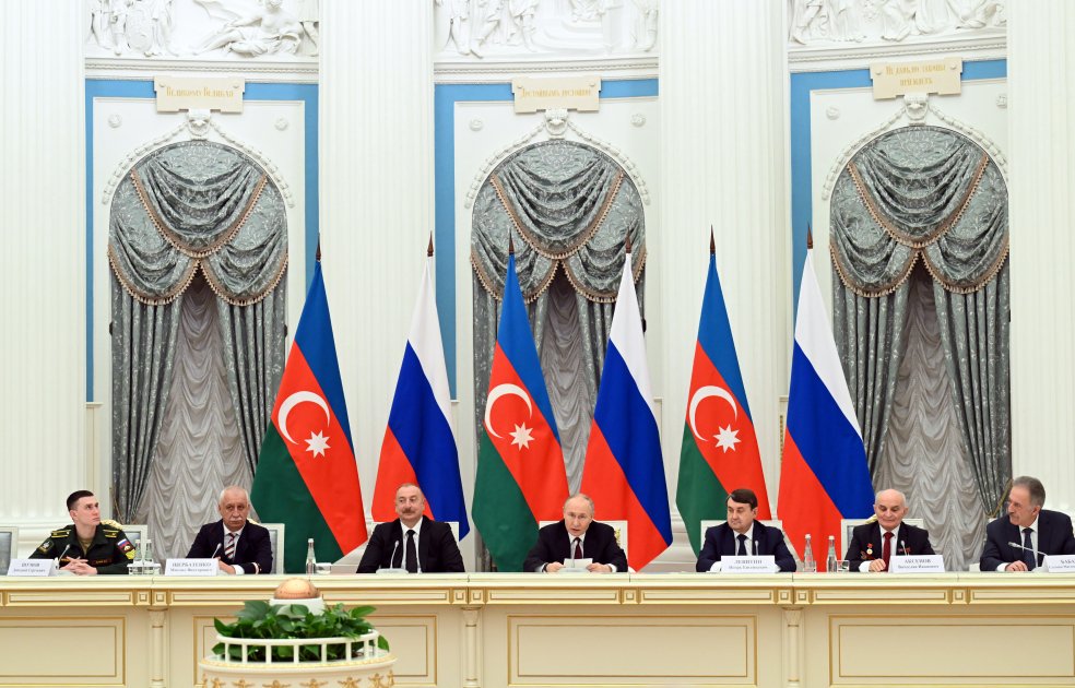 Prezident İlham Əliyevin və Rusiya Prezidenti Vladimir Putinin Baykal-Amur magistralının 50 illik yubileyi münasibətilə dəmir yolu sahəsinin veteranları və işçiləri ilə birgə görüşü keçirilib (FOTO/VİDEO) (YENİLƏNİB)