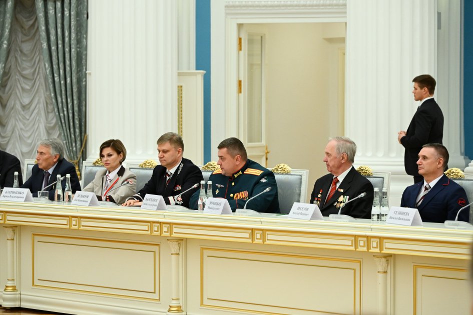 Prezident İlham Əliyevin və Rusiya Prezidenti Vladimir Putinin Baykal-Amur magistralının 50 illik yubileyi münasibətilə dəmir yolu sahəsinin veteranları və işçiləri ilə birgə görüşü keçirilib (FOTO/VİDEO) (YENİLƏNİB)