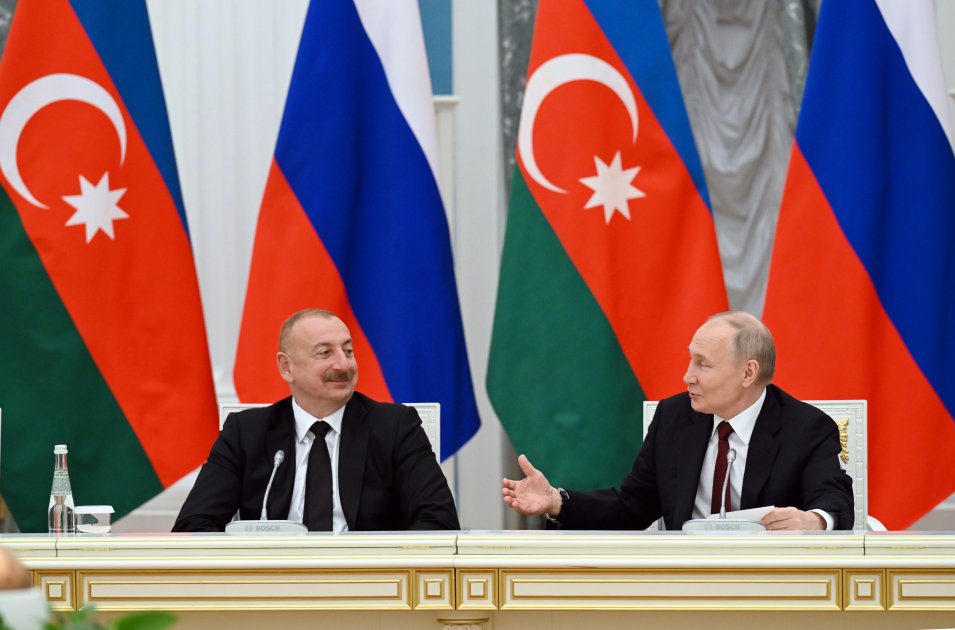 Prezident İlham Əliyevin və Rusiya Prezidenti Vladimir Putinin Baykal-Amur magistralının 50 illik yubileyi münasibətilə dəmir yolu sahəsinin veteranları və işçiləri ilə birgə görüşü keçirilib (FOTO/VİDEO) (YENİLƏNİB)