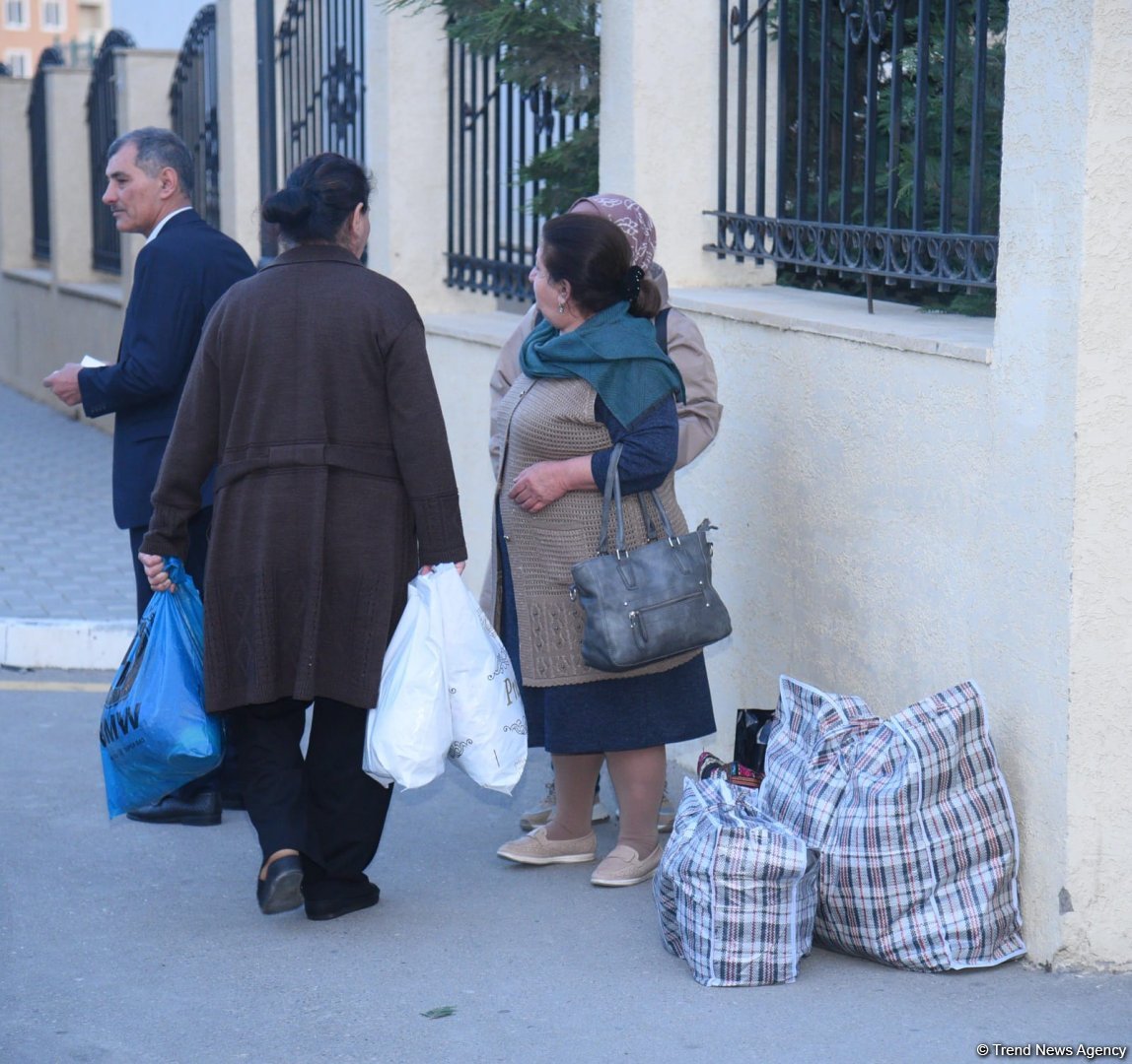 Füzuli şəhərinə növbəti köç karvanı yola düşüb (FOTO)