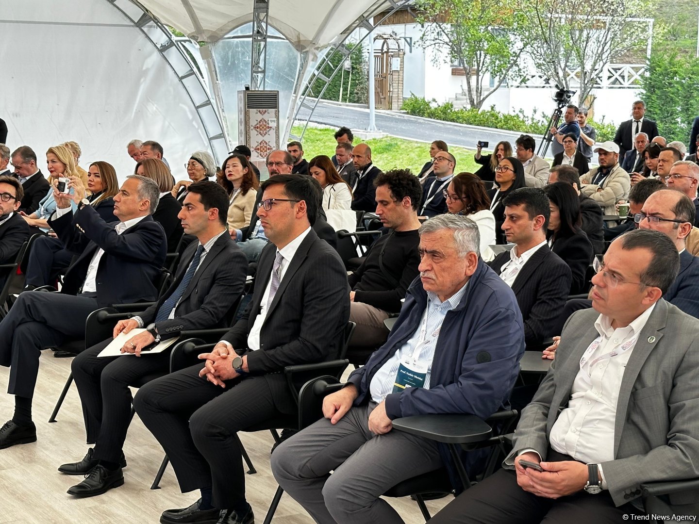 Laçında otuz ölkəni təmsil edən xarici ekspertlərin iştirakı ilə konfrans işə başlayıb (FOTO)