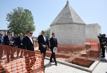 Prezident İlham Əliyev və Sadır Japarov Ağdamda Pənahəli xanın sarayı və İmarət kompleksində görülən işlərlə tanış olublar (FOTO/VİDEO) (YENİLƏNİB)