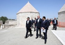Prezident İlham Əliyev və Sadır Japarov Ağdamda Pənahəli xanın sarayı və İmarət kompleksində görülən işlərlə tanış olublar (FOTO/VİDEO) (YENİLƏNİB)