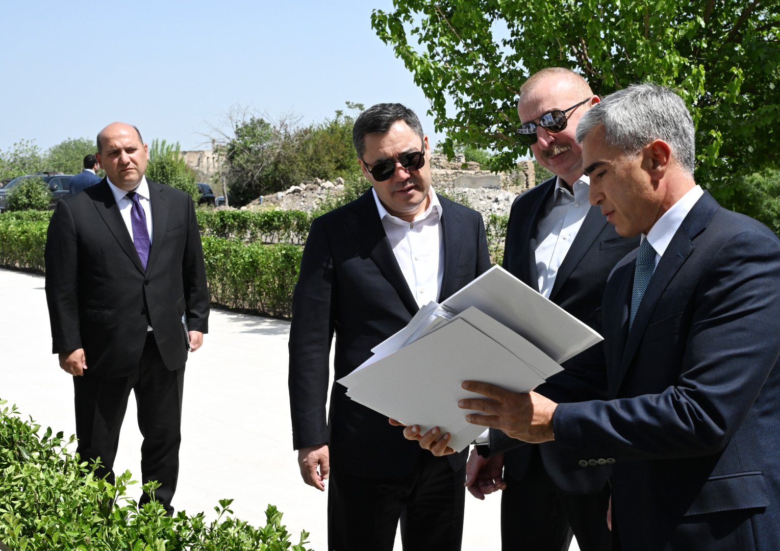 Prezident İlham Əliyev və Prezident Sadır Japarov Ağdam Cümə məscidinin bərpadan sonra açılışında iştirak ediblər (FOTO/VİDEO) (YENİLƏNİB)