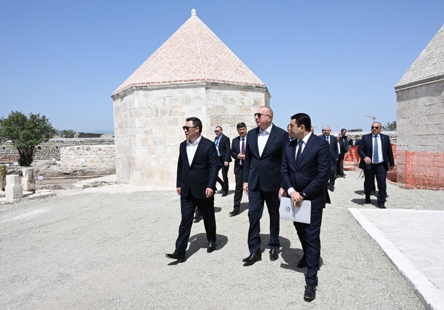 Prezident İlham Əliyev və Sadır Japarov Ağdamda Pənahəli xanın sarayı və İmarət kompleksində görülən işlərlə tanış olublar (FOTO/VİDEO) (YENİLƏNİB)