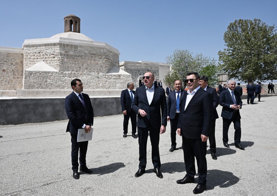 Prezident İlham Əliyev və Sadır Japarov Ağdamda Pənahəli xanın sarayı və İmarət kompleksində görülən işlərlə tanış olublar (FOTO/VİDEO) (YENİLƏNİB)