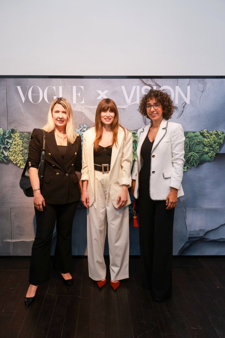 Aida Mahmudovanın “Bir arzu gerçəkləşir“ (A Dream Unfolds) adlı fərdi sərgisi VISION ART PLATFORMDA! (FOTO)