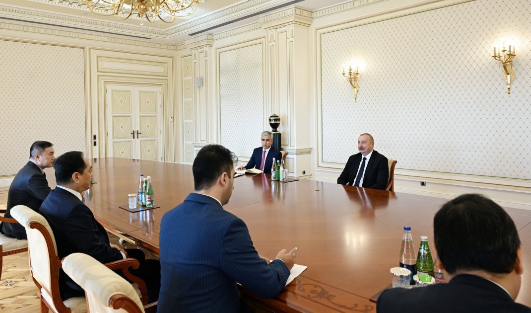 Prezident İlham Əliyev Xarici ölkələrlə dostluq üzrə Çin Xalq Assosiasiyasının sədrini qəbul edib (FOTO) (YENİLƏNİB)