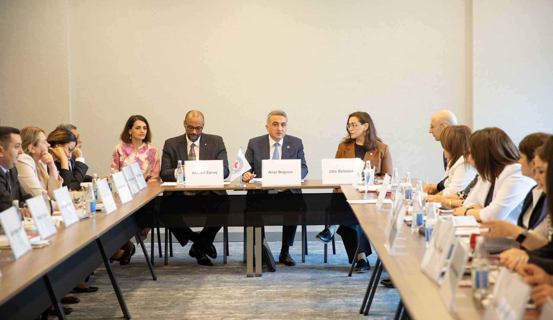 “Silahlı münaqişə kontekstində saxlanılan şəxslərin statusu” mövzusunda seminar keçirilib