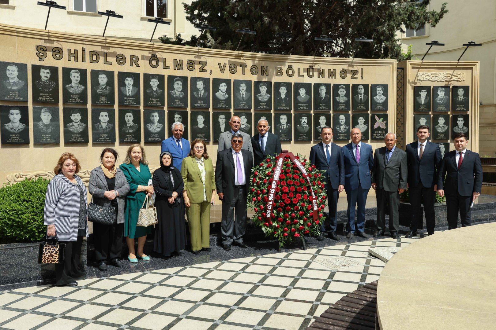 İqtisad Universitetinin məzunları 50 illik yubileylərini UNEC-də qeyd ediblər (FOTO)
