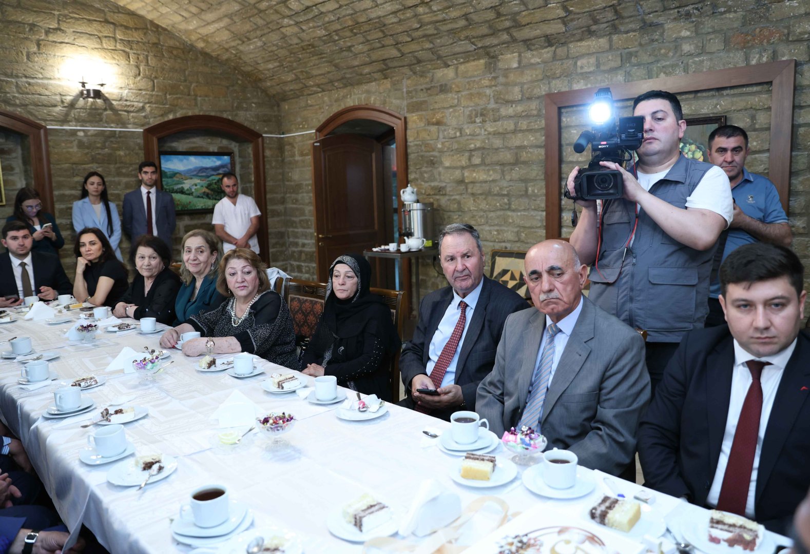 İqtisad Universitetinin məzunları 50 illik yubileylərini UNEC-də qeyd ediblər (FOTO)