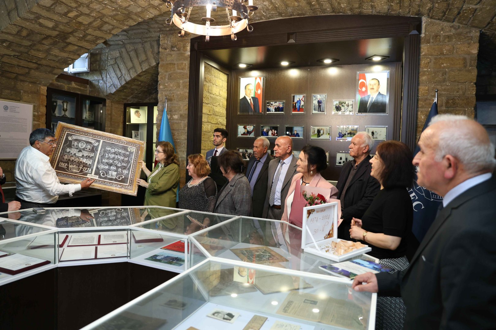 İqtisad Universitetinin məzunları 50 illik yubileylərini UNEC-də qeyd ediblər (FOTO)