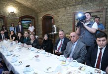 İqtisad Universitetinin məzunları 50 illik yubileylərini UNEC-də qeyd ediblər (FOTO)
