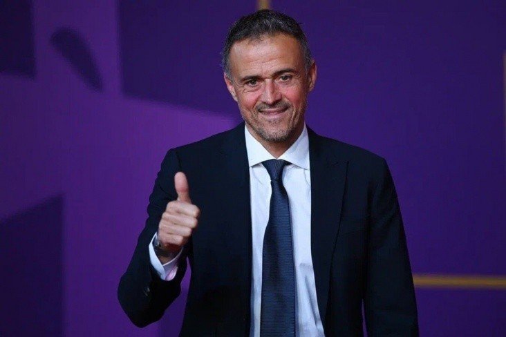 PSJ Luis Enrike ilə bağlı qərarını açıqlayıb