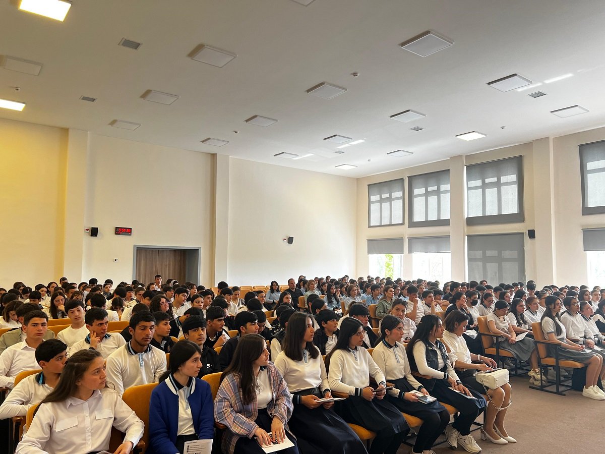 AzMİU-nun Təbliğat-təşviqat qrupu region məktəbliləri ilə görüşdədir (FOTO)