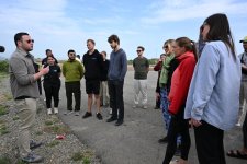Norveçli səyyahlar Füzuli sakinləri ilə görüşüblər (FOTO)