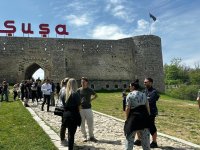 Beynəlxalq səyyahlar Cıdır düzündə (FOTO)