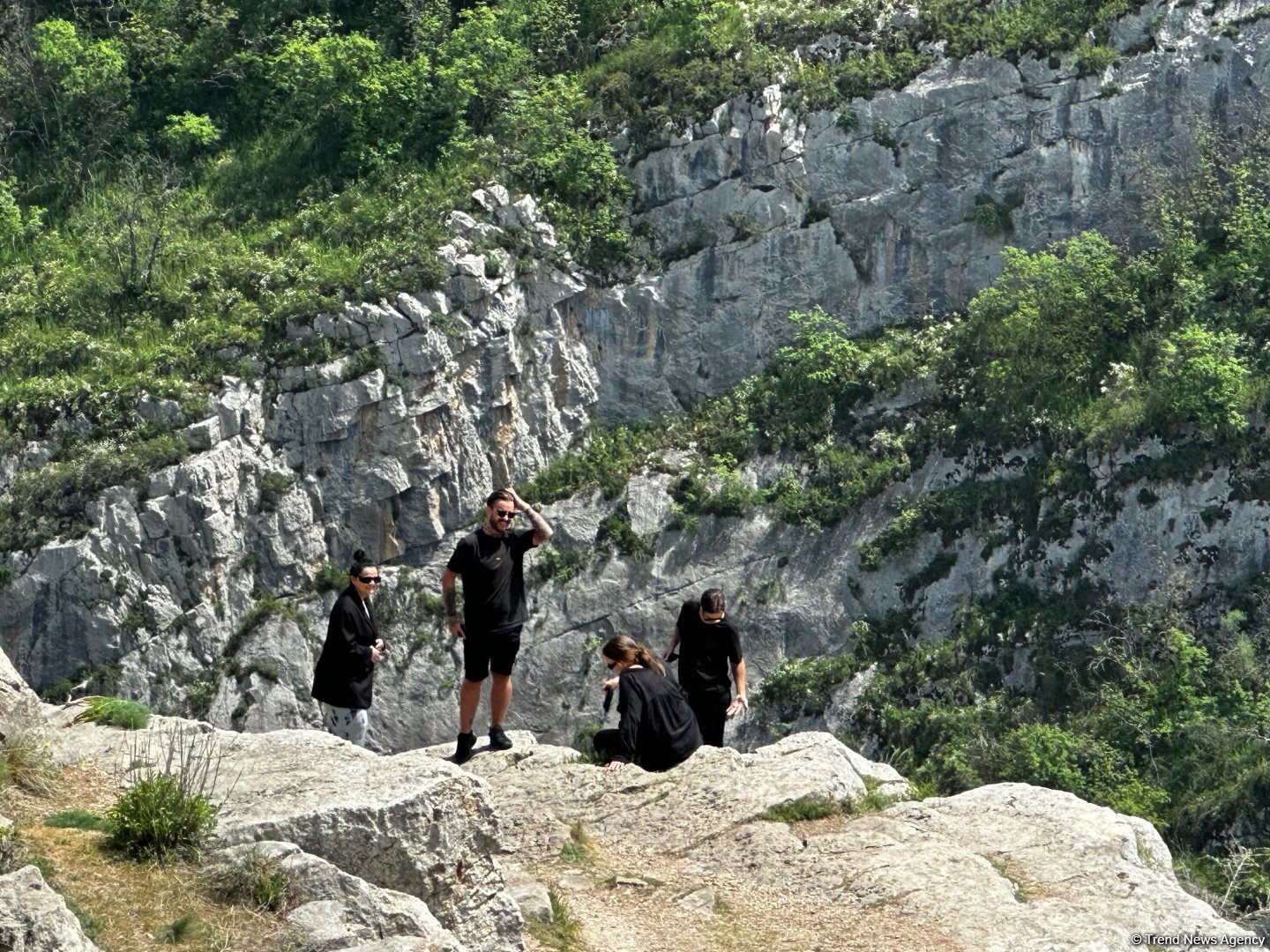 Beynəlxalq səyyahlar Cıdır düzündə (FOTO)