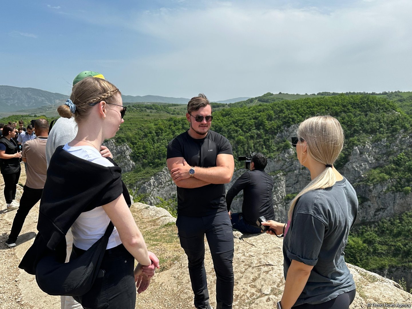 Beynəlxalq səyyahlar Cıdır düzündə (FOTO)