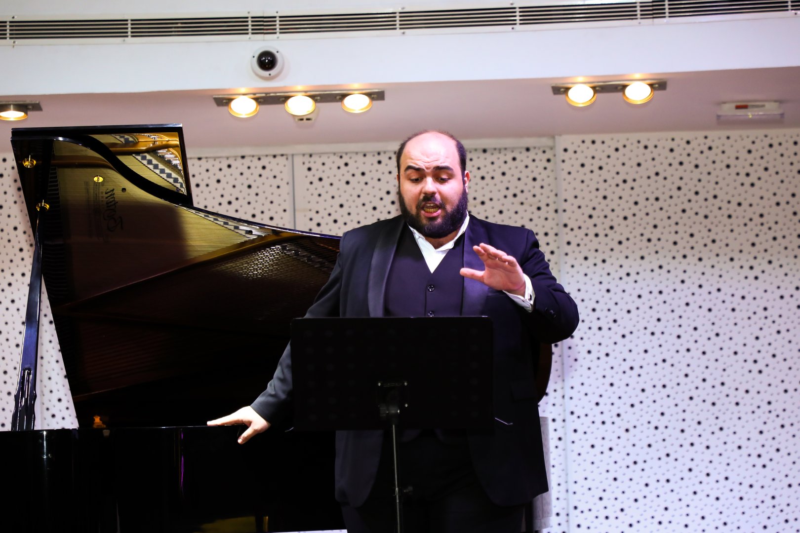 Bakıda opera sənətinin xarici ulduzları ilə klassik musiqi gecəsi keçirilib (FOTO)