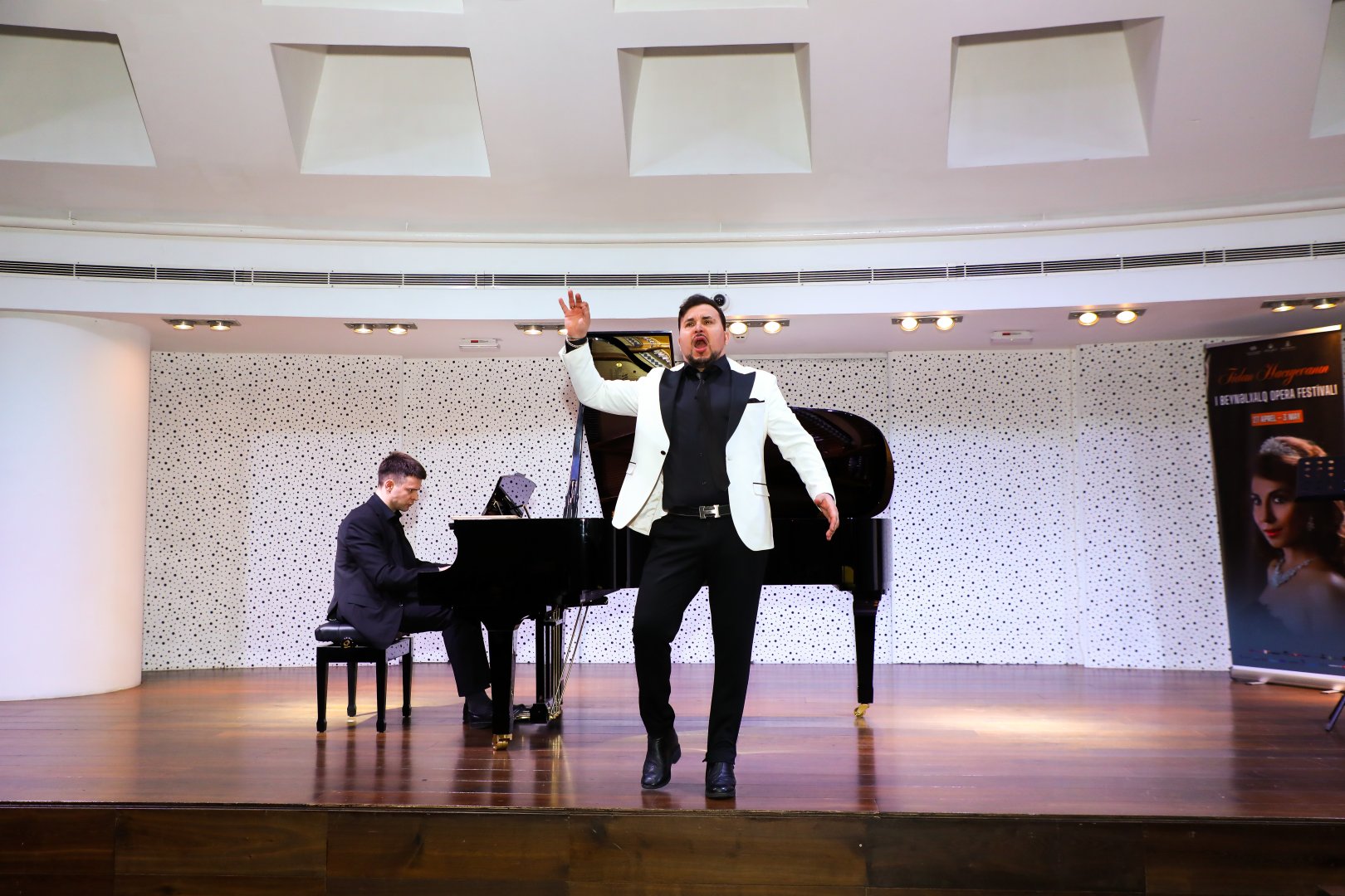 Bakıda opera sənətinin xarici ulduzları ilə klassik musiqi gecəsi keçirilib (FOTO)