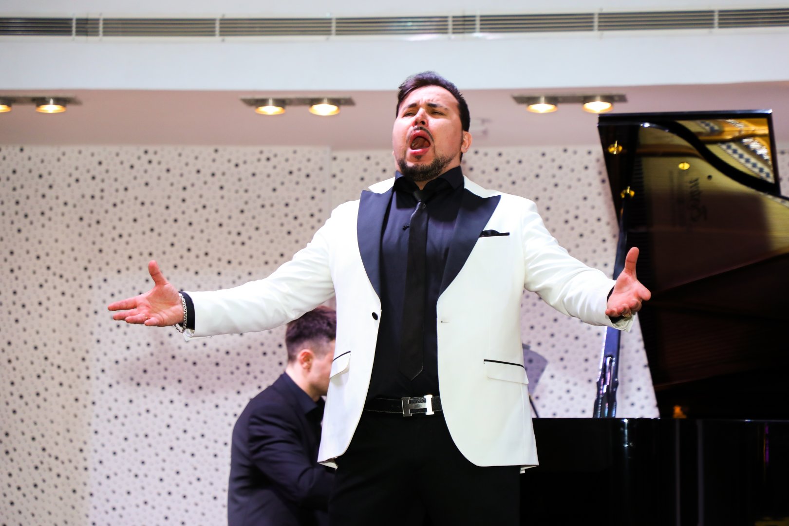 Bakıda opera sənətinin xarici ulduzları ilə klassik musiqi gecəsi keçirilib (FOTO)