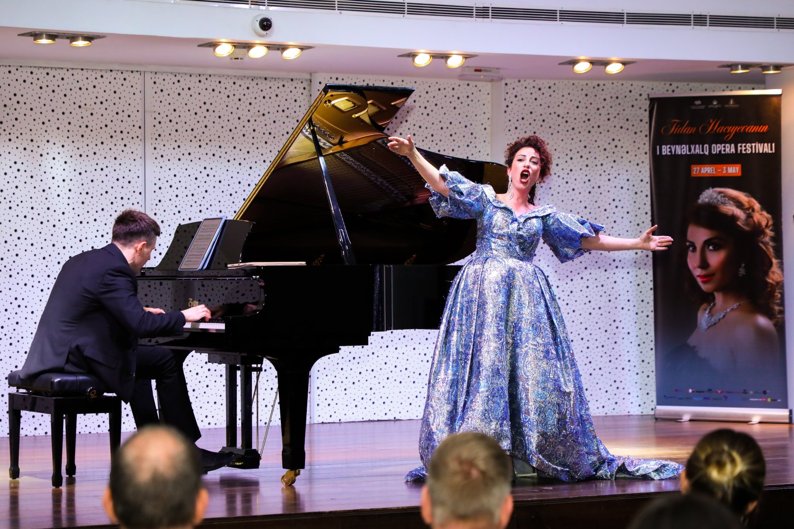Bakıda opera sənətinin xarici ulduzları ilə klassik musiqi gecəsi keçirilib (FOTO)