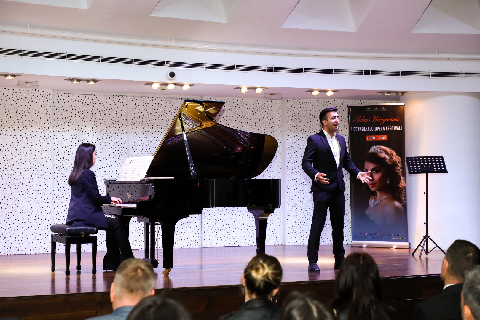 Bakıda opera sənətinin xarici ulduzları ilə klassik musiqi gecəsi keçirilib (FOTO)