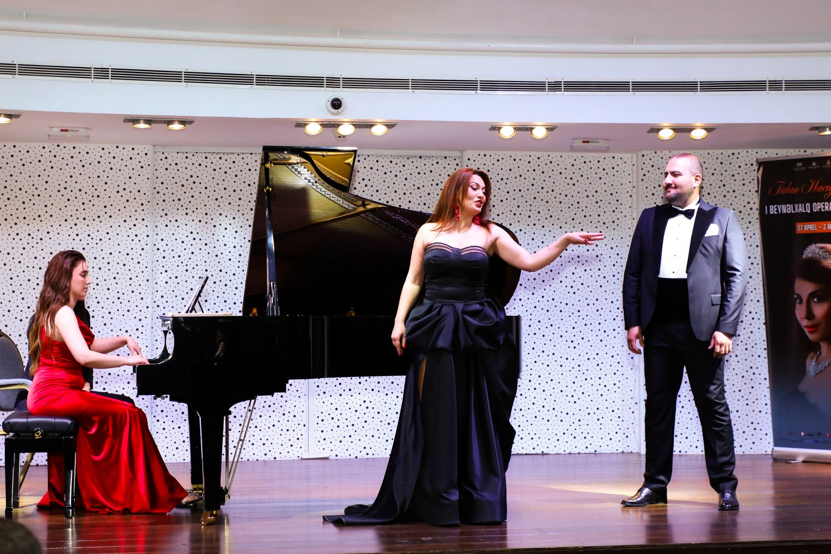 Bakıda opera sənətinin xarici ulduzları ilə klassik musiqi gecəsi keçirilib (FOTO)