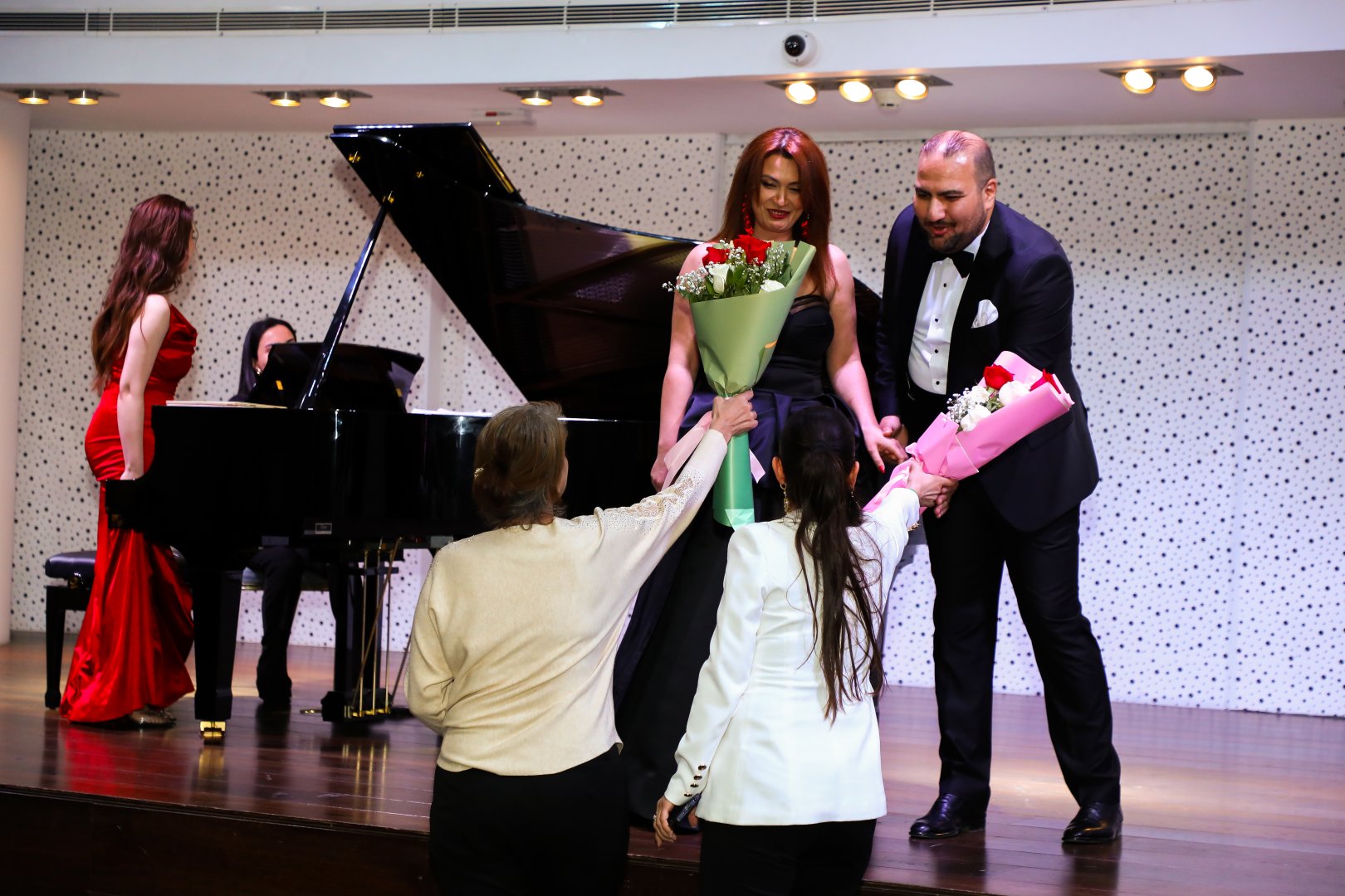 Bakıda opera sənətinin xarici ulduzları ilə klassik musiqi gecəsi keçirilib (FOTO)