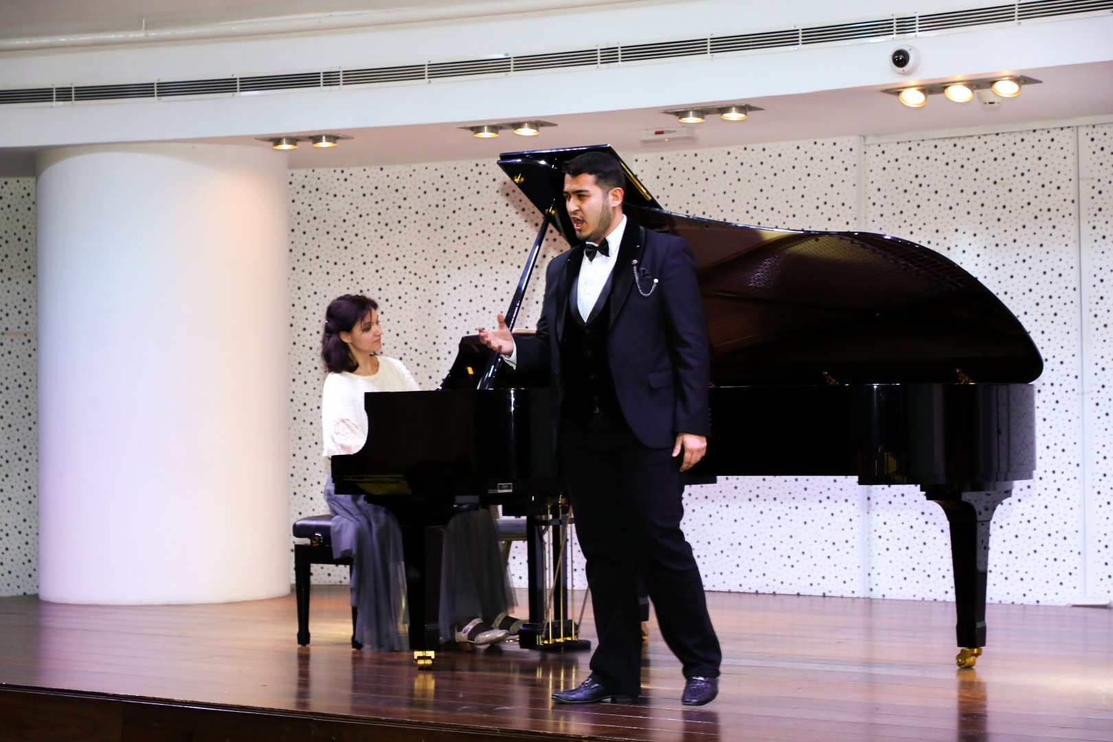 Bakıda opera sənətinin xarici ulduzları ilə klassik musiqi gecəsi keçirilib (FOTO)
