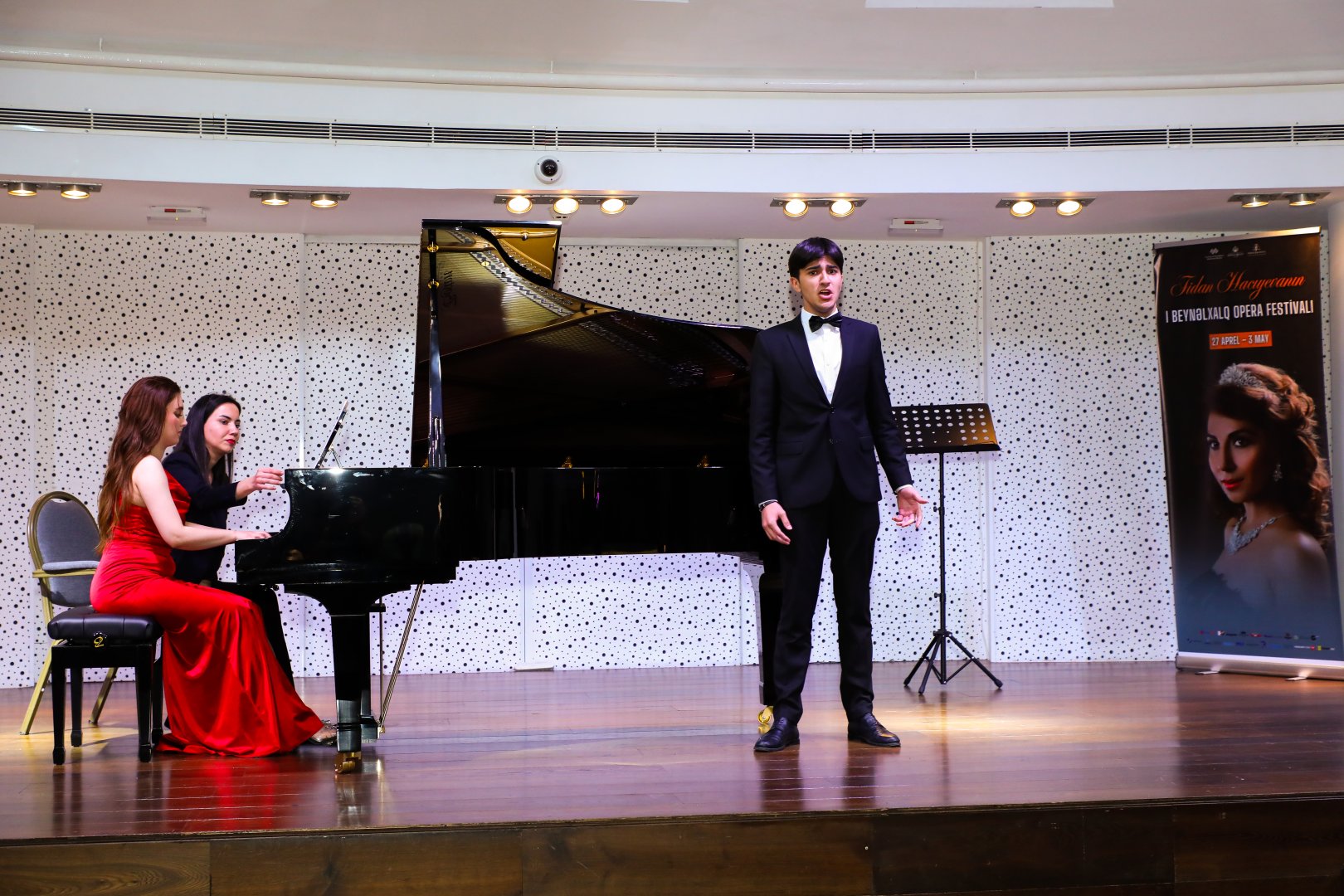 Bakıda opera sənətinin xarici ulduzları ilə klassik musiqi gecəsi keçirilib (FOTO)