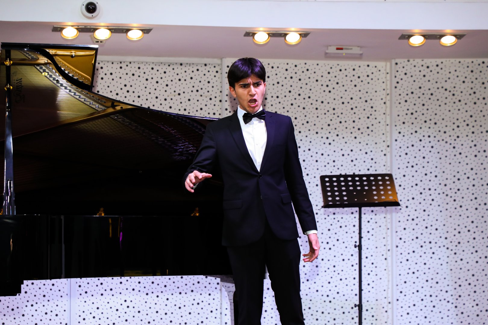 Bakıda opera sənətinin xarici ulduzları ilə klassik musiqi gecəsi keçirilib (FOTO)