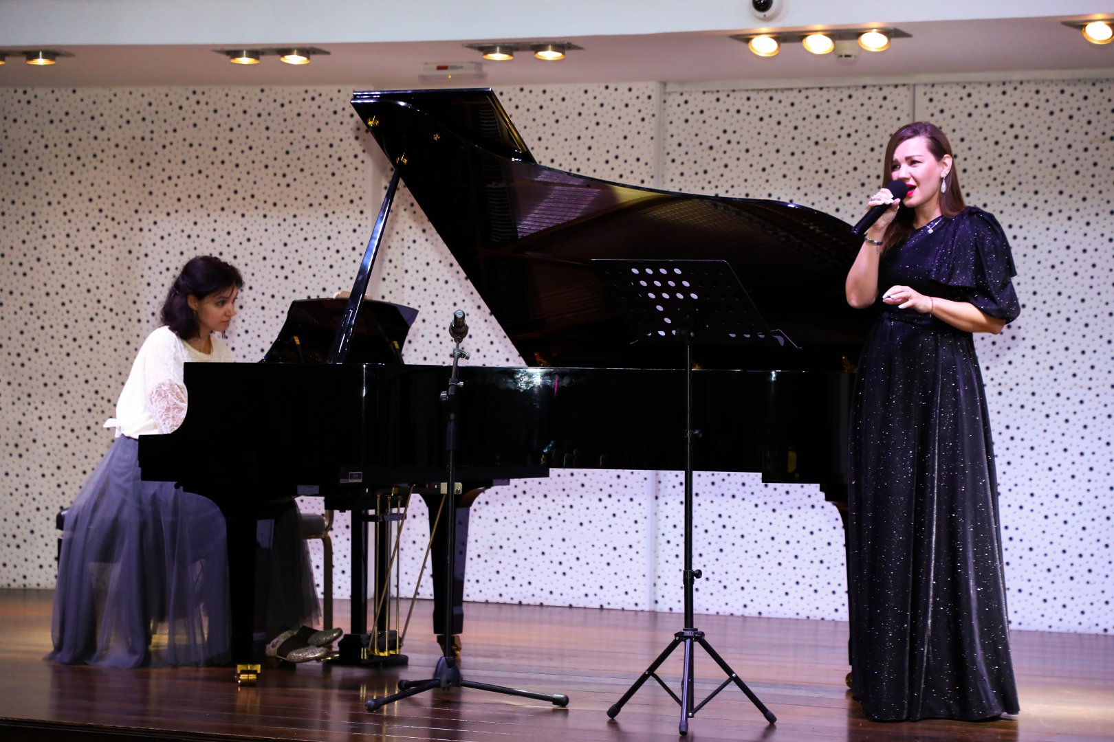 Bakıda opera sənətinin xarici ulduzları ilə klassik musiqi gecəsi keçirilib (FOTO)