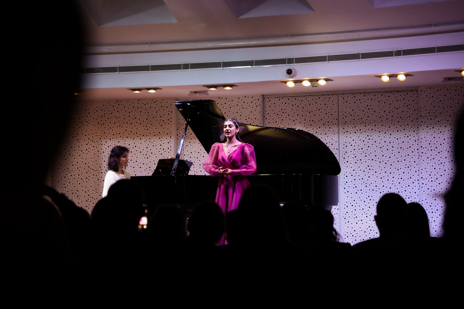 Bakıda opera sənətinin xarici ulduzları ilə klassik musiqi gecəsi keçirilib (FOTO)