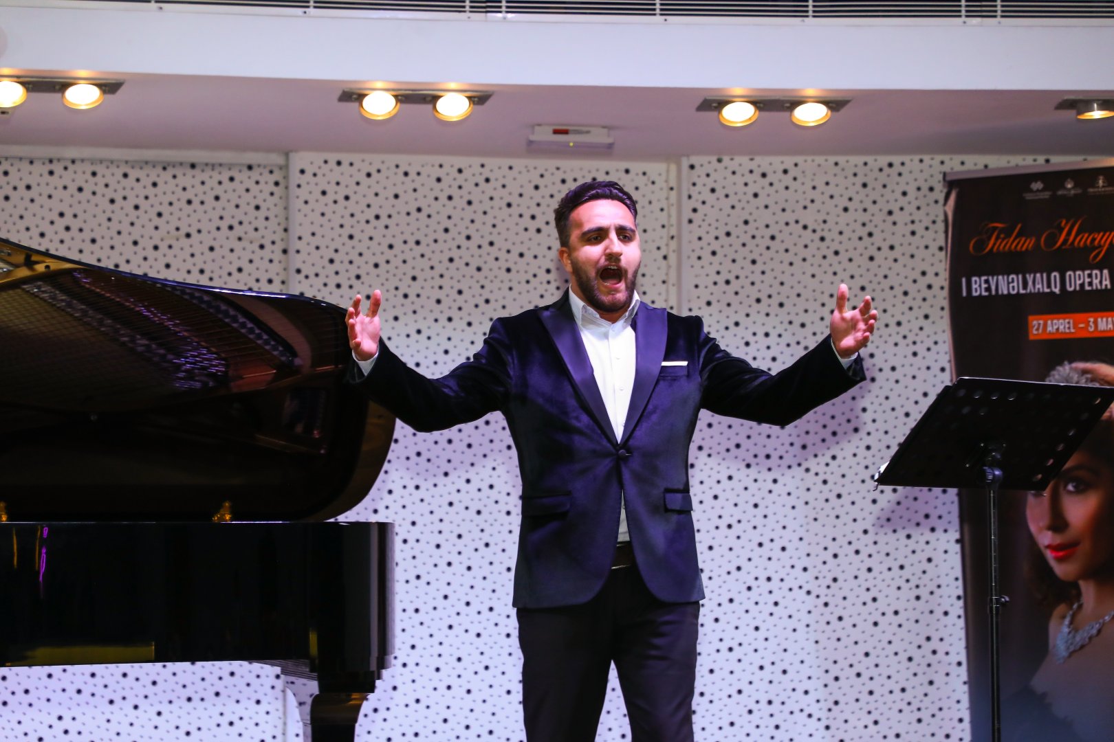 Bakıda opera sənətinin xarici ulduzları ilə klassik musiqi gecəsi keçirilib (FOTO)